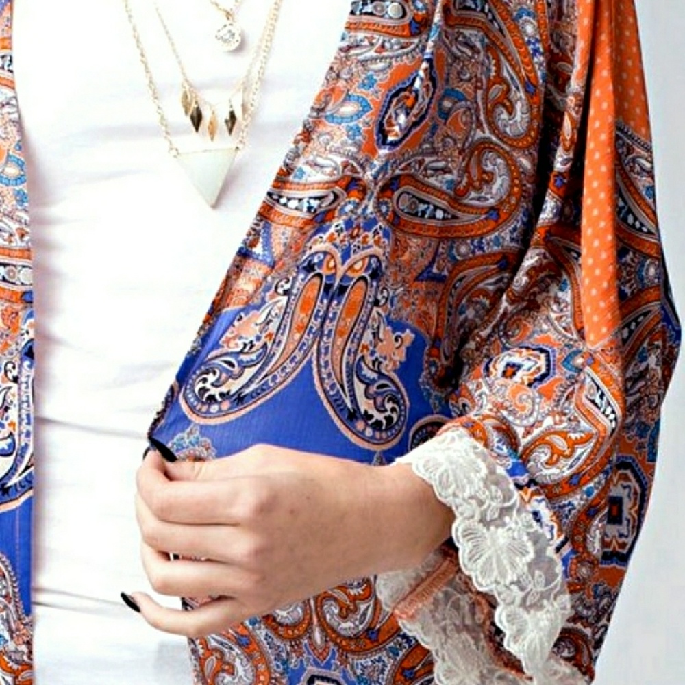 Boho Paisley Kimono With Lace & Fringe Detail - Picture 4 of 8